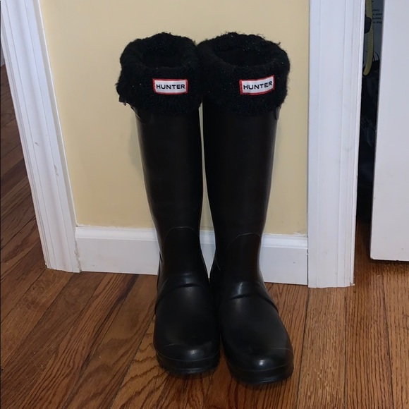 Hunter Shoes - Black hunter rain boots with knit socks